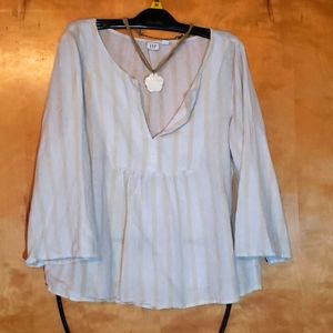 3/$20 Petite flowy blouse